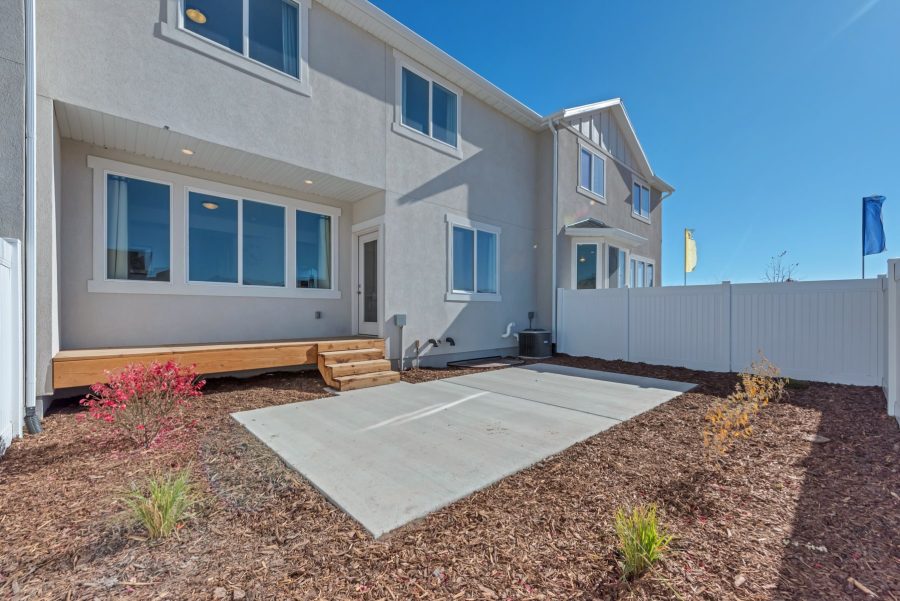 Front elevation of the del rio model from mcarthur homes
