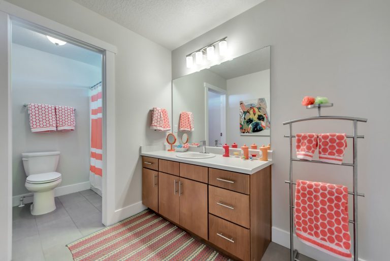 Children's full bathroom in a mcarthur home