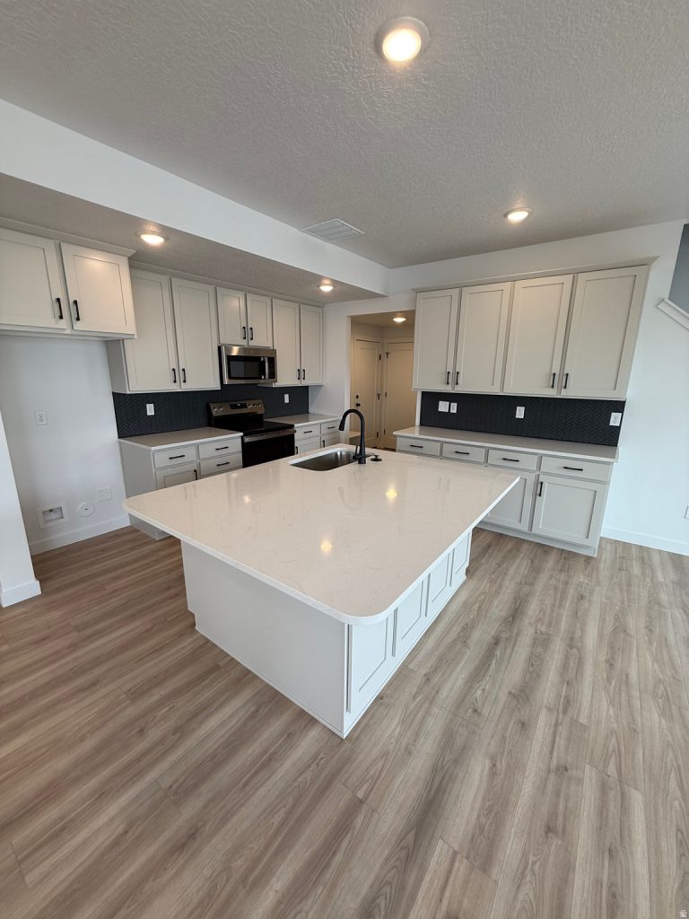Kingsburg Kitchen1