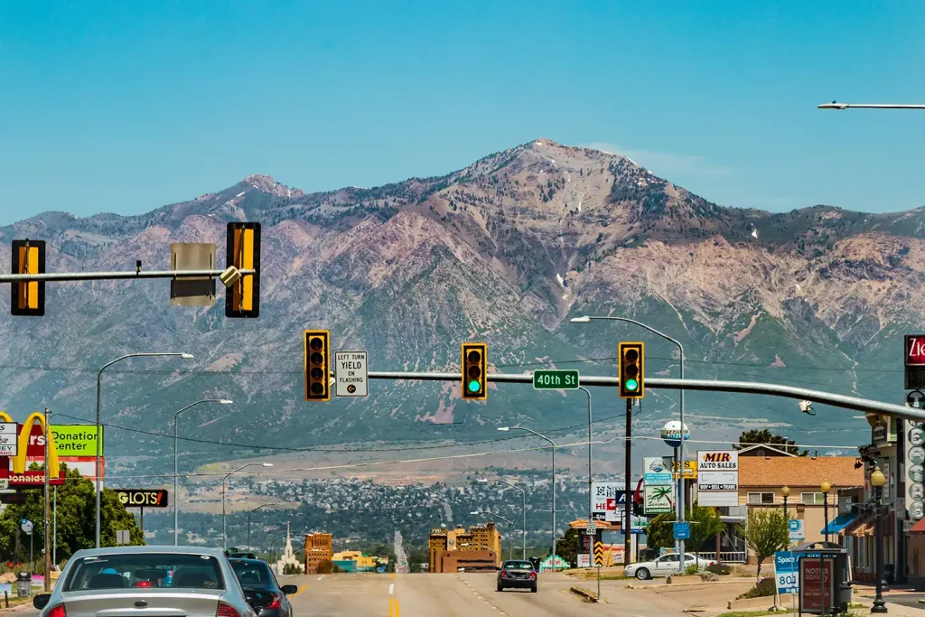 Traffic signals at 40th Street in Ogden, Utah, with the road sloping toward downtown and the Wasatch Range behind it.